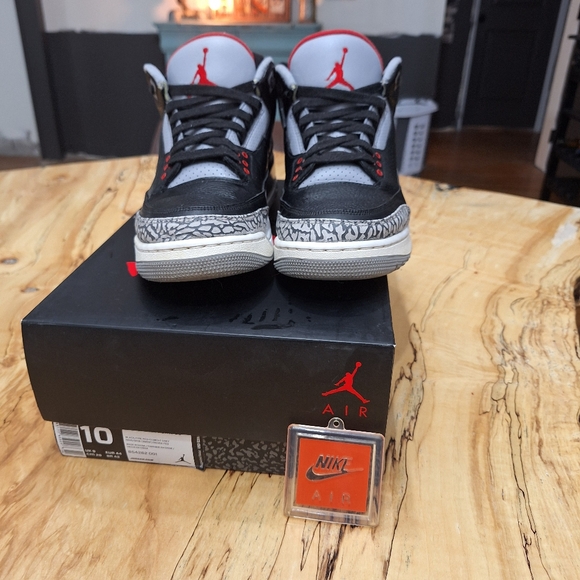 Authentic Air Jordan retro 3 black cement 2018 mens size 10 - Picture 3 of 5